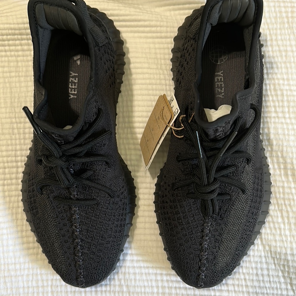 Yeezy Boost 350 V2 onyx